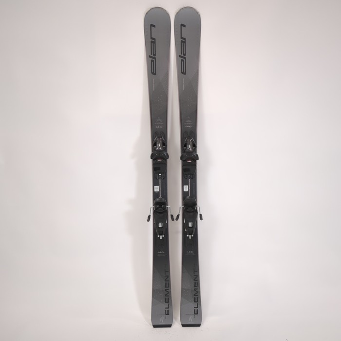 中古ジュニアスキー　ケスレー　AS3.3 140cm ポール付　Kastre 中古ジュニアスキー ケスレー AS3.3 140cm ポール付 Kastre 人気